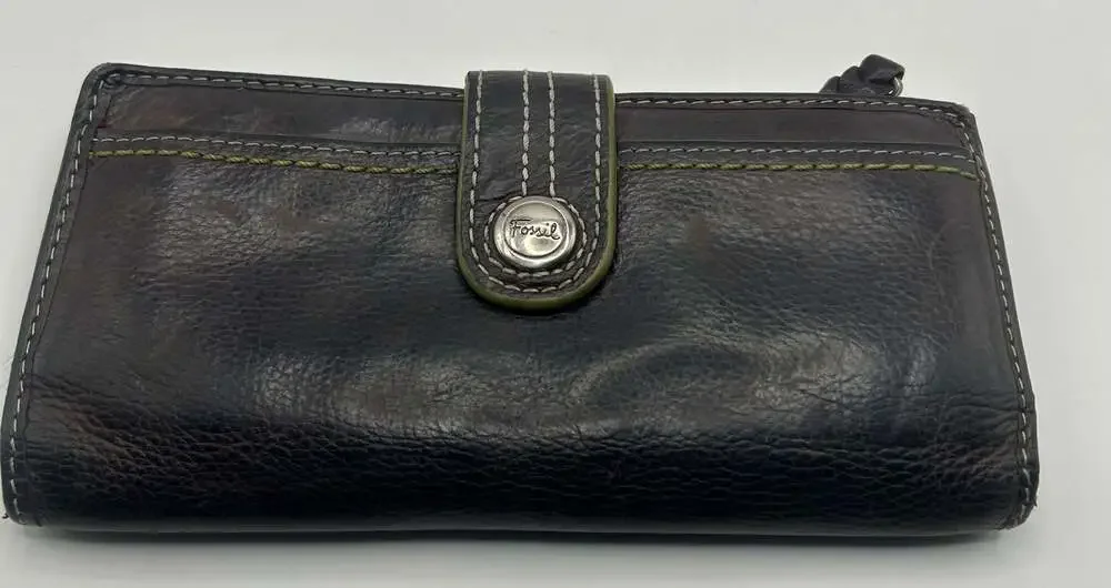 Fossil Vintage Bifold Leather Wallet with Green Accent Lining